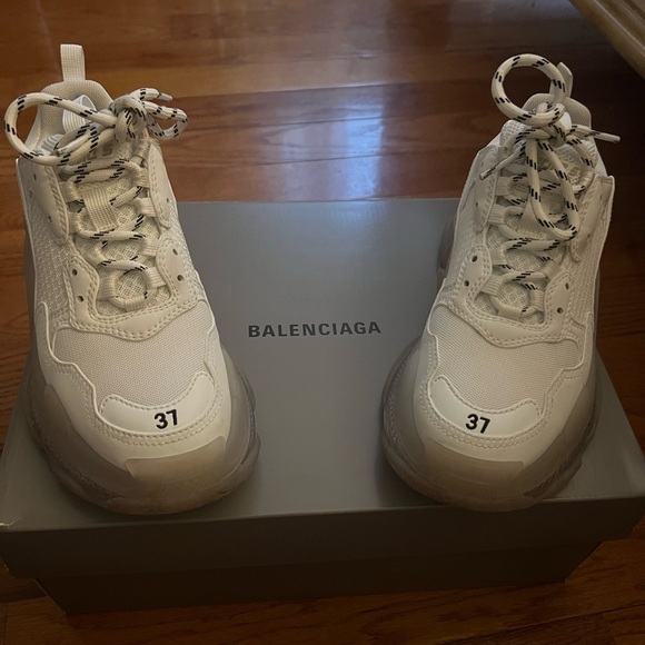 Balenciaga Triple S - Picture 1 of 3